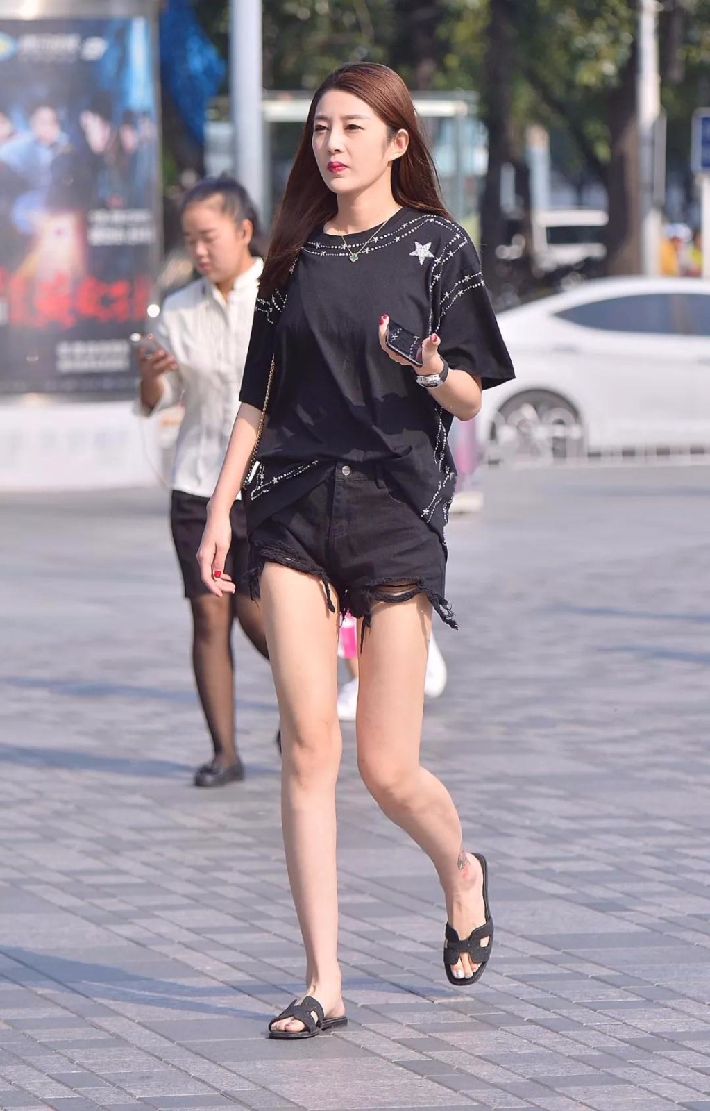 优雅的气质端庄大方,样子楚楚动人,腿长又美的性感姐姐