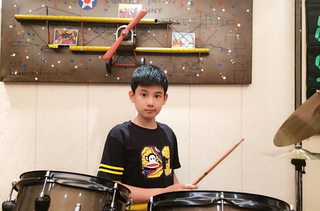 他是小别离中的张小宇 长了一张娃娃脸 没想到都快18了