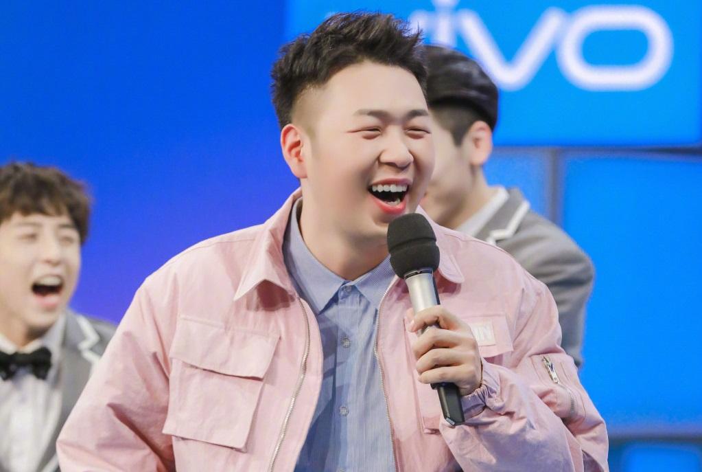 杜海涛晒"过年10个菜"的菜单, 网友: 请翻译一下, 看不懂!