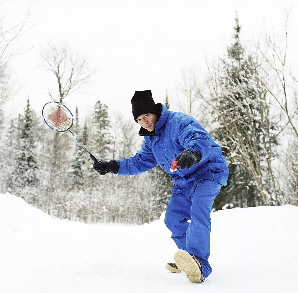献给这个冬天依然在坚持打羽毛球的我们 寒冷的冬日 在羽球馆的训练