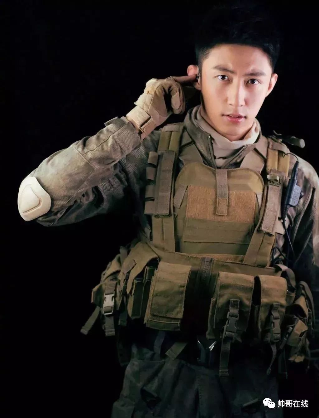 燃炸红海行动黄景瑜硬朗军装帅出新高度