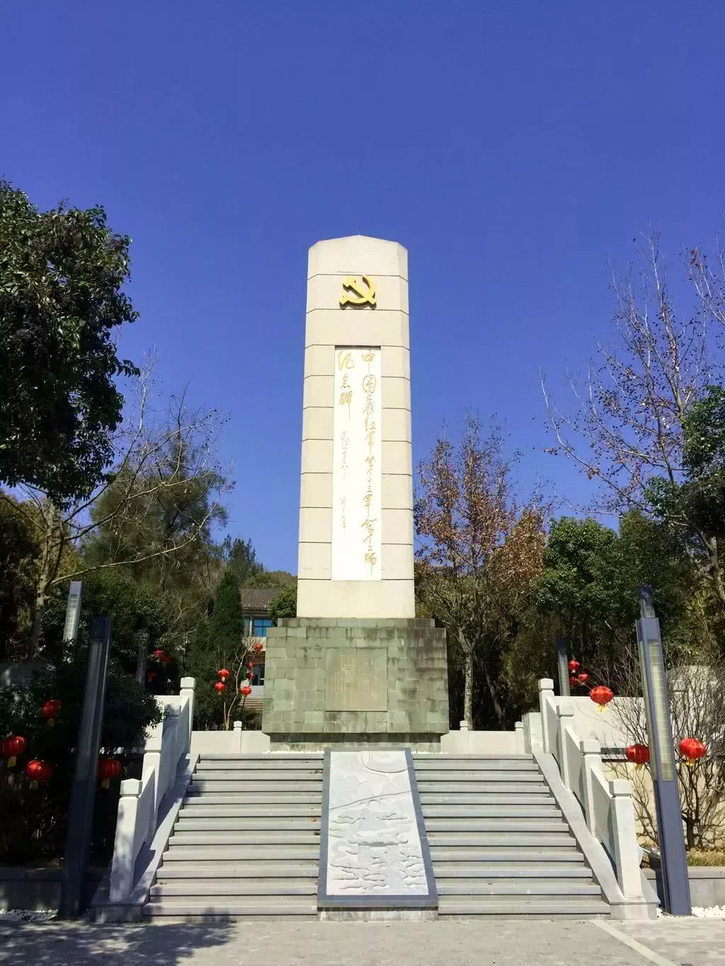 越来越多的人们来到这里,探寻红二师足迹,聆听先烈们的故事,考究这方