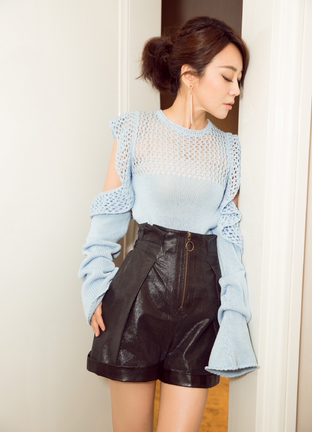 她以一角一炮而红,胡歌被吻却说要感谢她,如今46岁却这么美