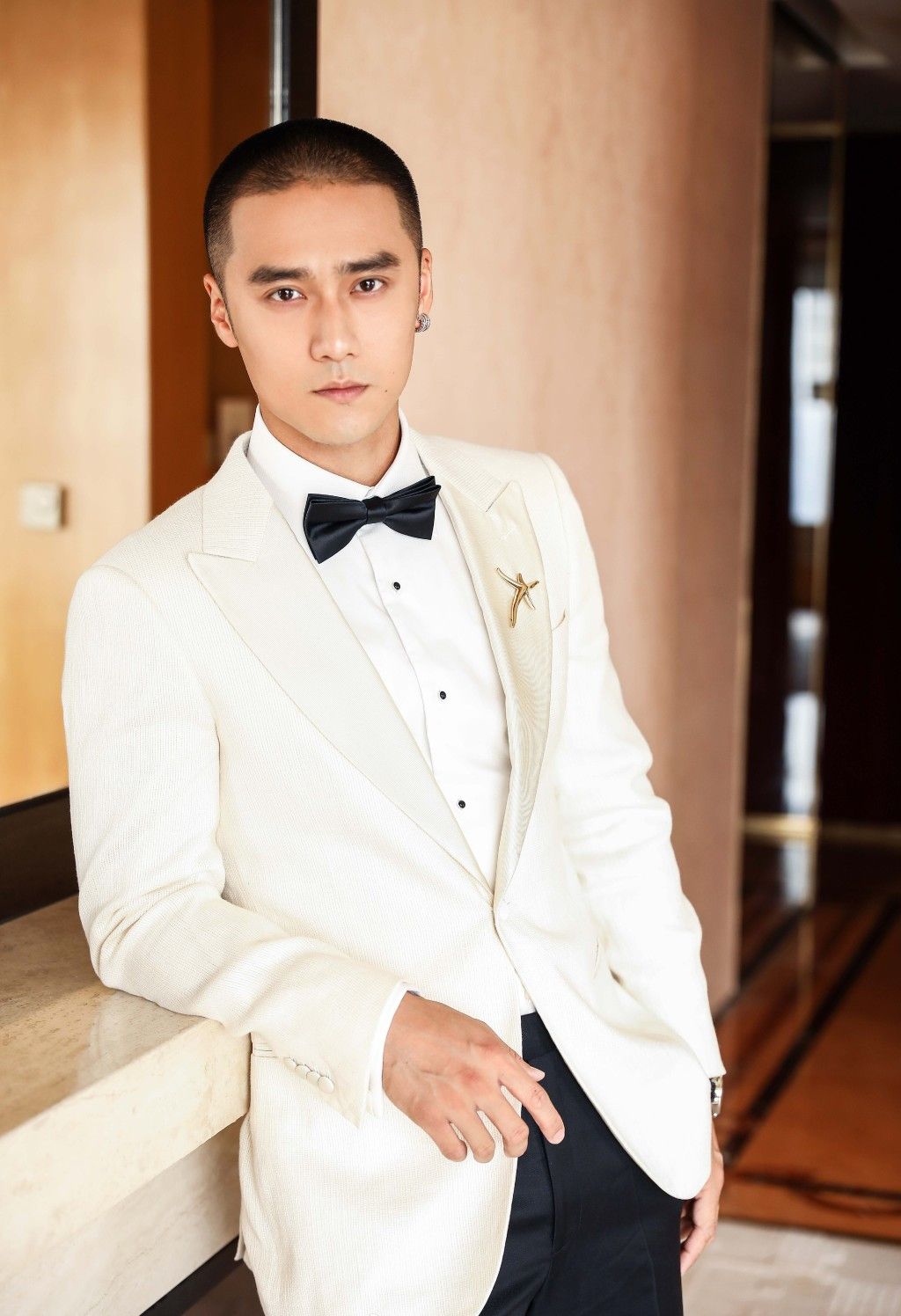 奋斗7年买辆欧陆,开2千公里车身剧烈抖动,演员蒋劲夫怒斥宾利!