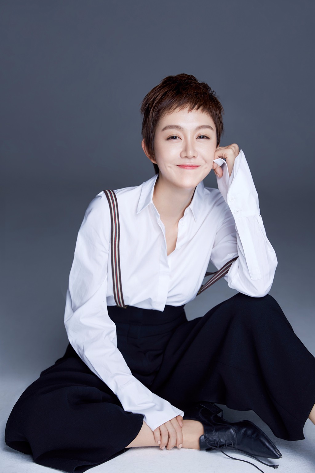 姜妍时尚大片曝光造型清爽甜美率性