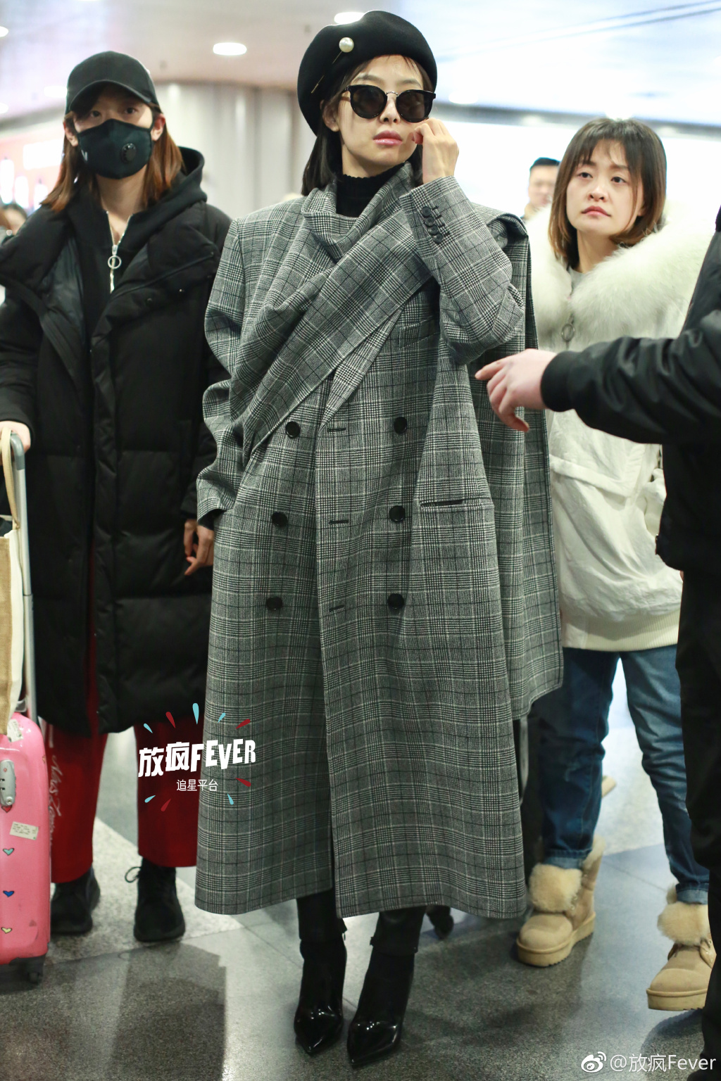 万万没想到!宋茜穿巴黎世家外套,撞衫超模肯豆竟然赢了!