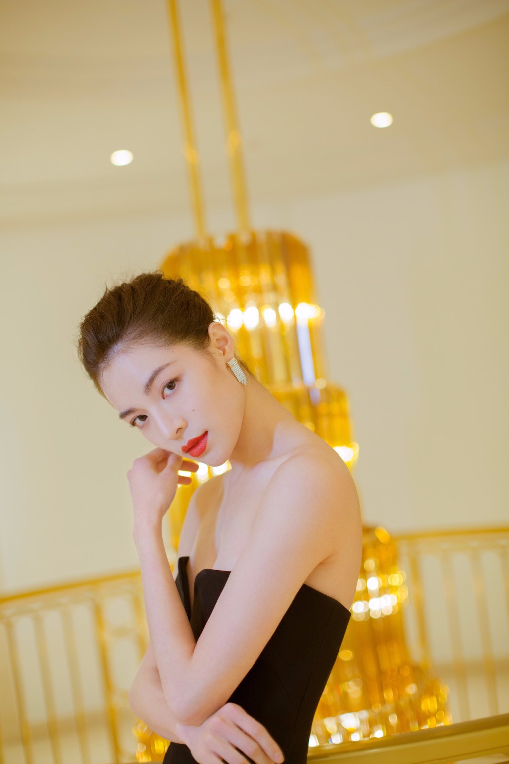 秀丽端庄|钟楚曦|芳华|柏林电影节_新浪新闻