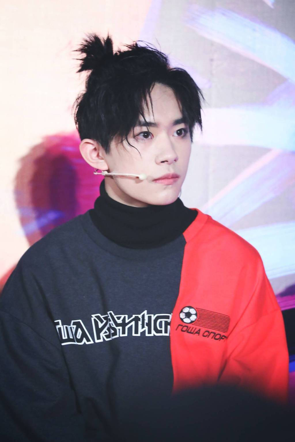 易烊千玺新造型亮相,从小到大独爱小辫子,俏皮可爱帅气满分