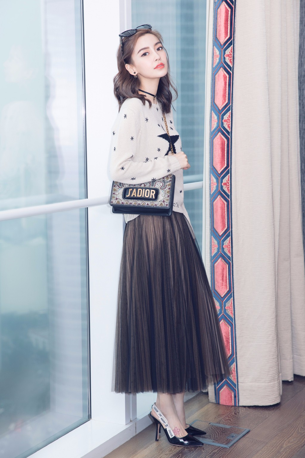 angelababy上海拍摄时尚大片,三套look各展风情演绎优雅格调