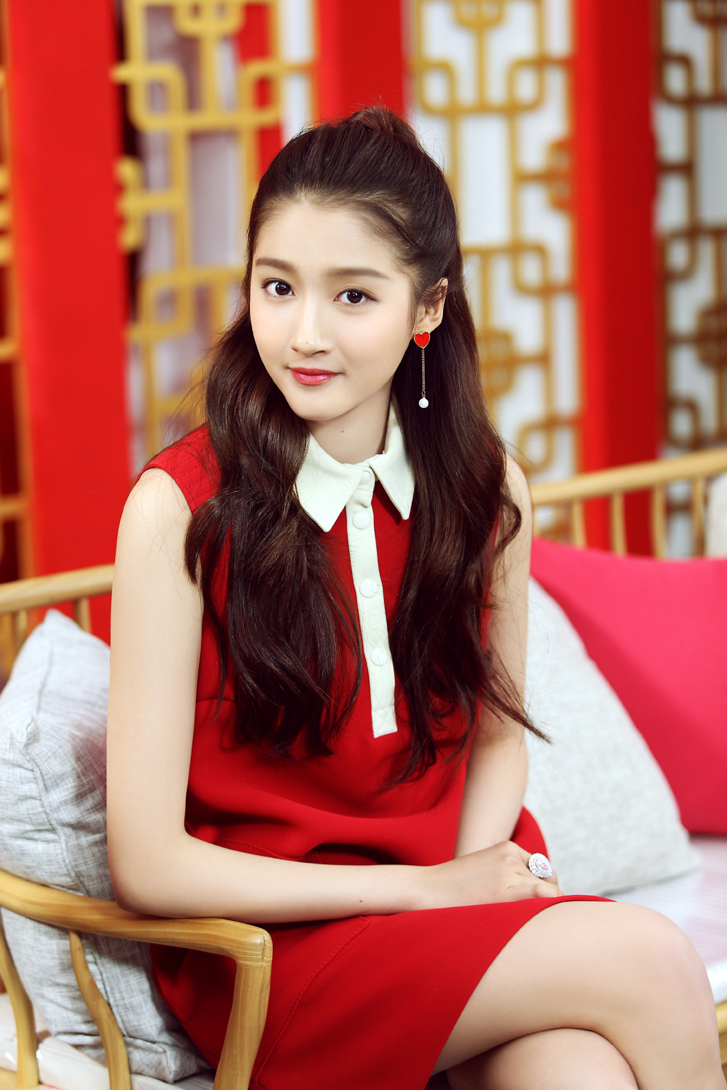 关晓彤一身全黑打扮现机场网友穿的比鹿晗还要有男人味