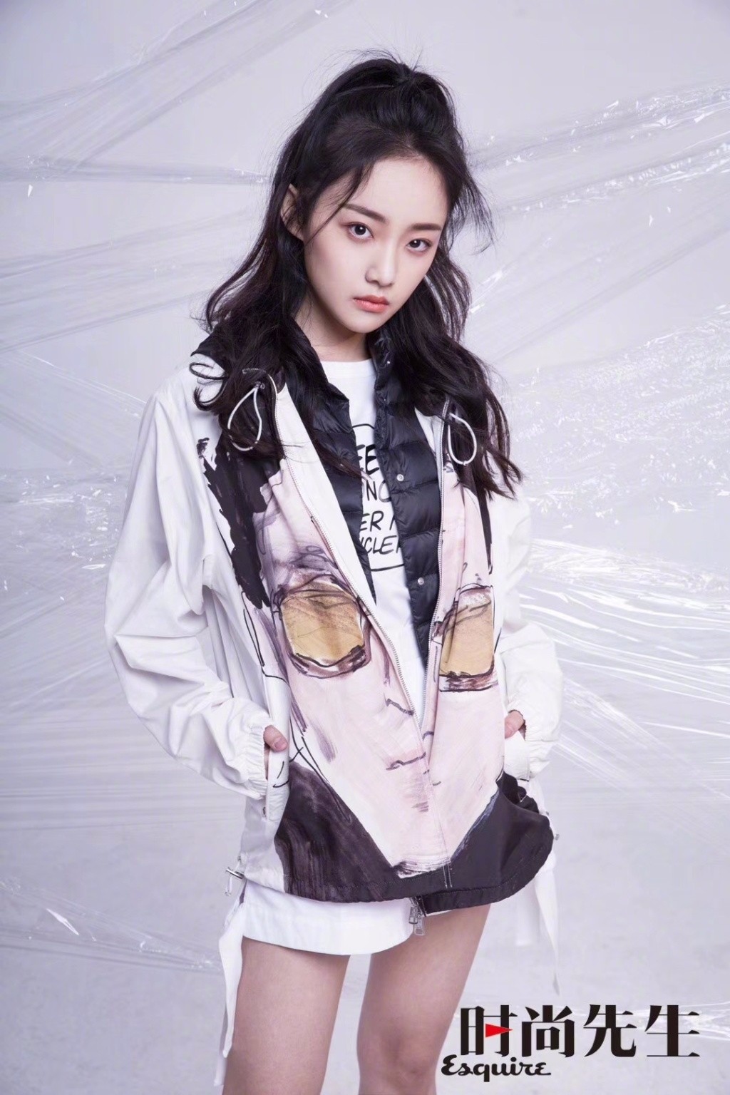 热播剧《凤囚凰》清越吴佳怡曝光写真大片,性感优雅知性复古