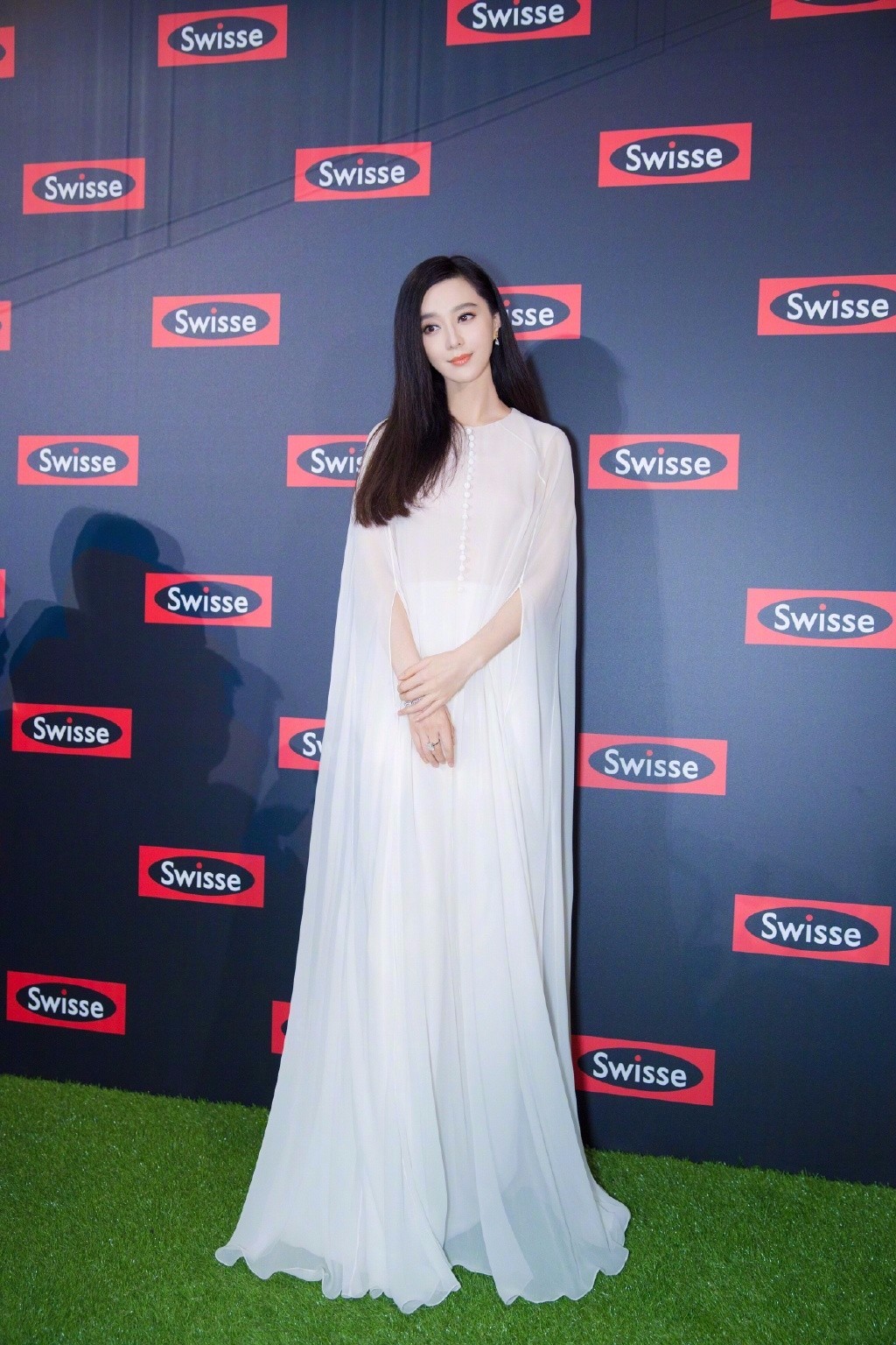 范冰冰晒美照腿成亮点,这也瘦太多了,难道是为了大黑牛?