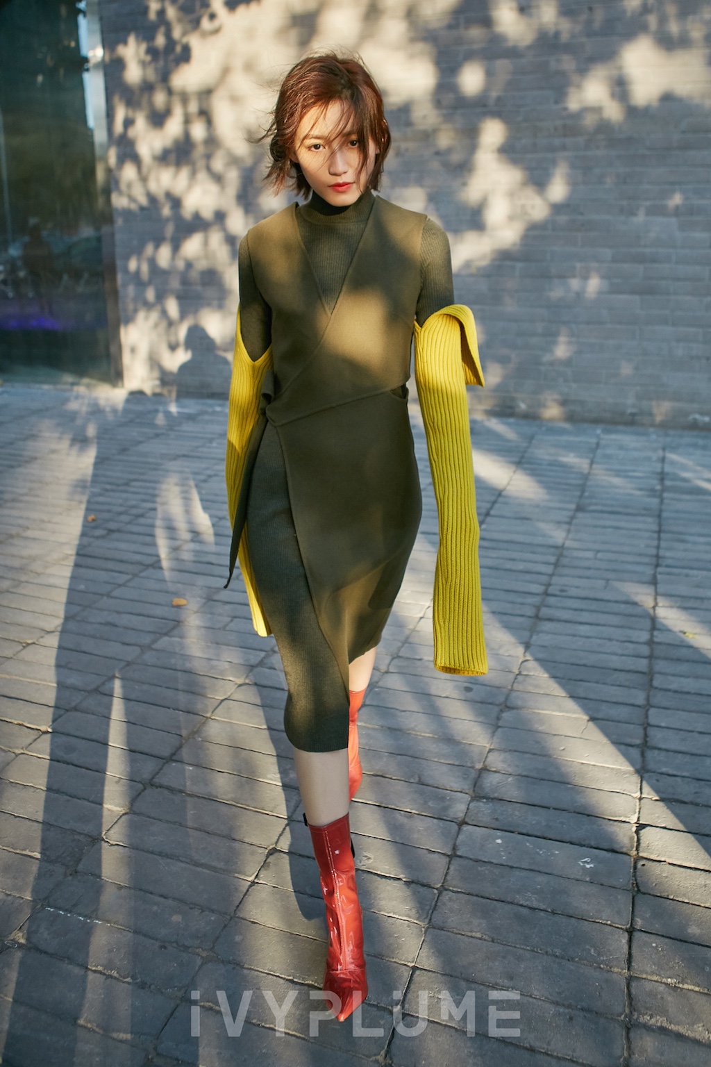 苏青短发时尚大片曝光 尽显早春清爽质感