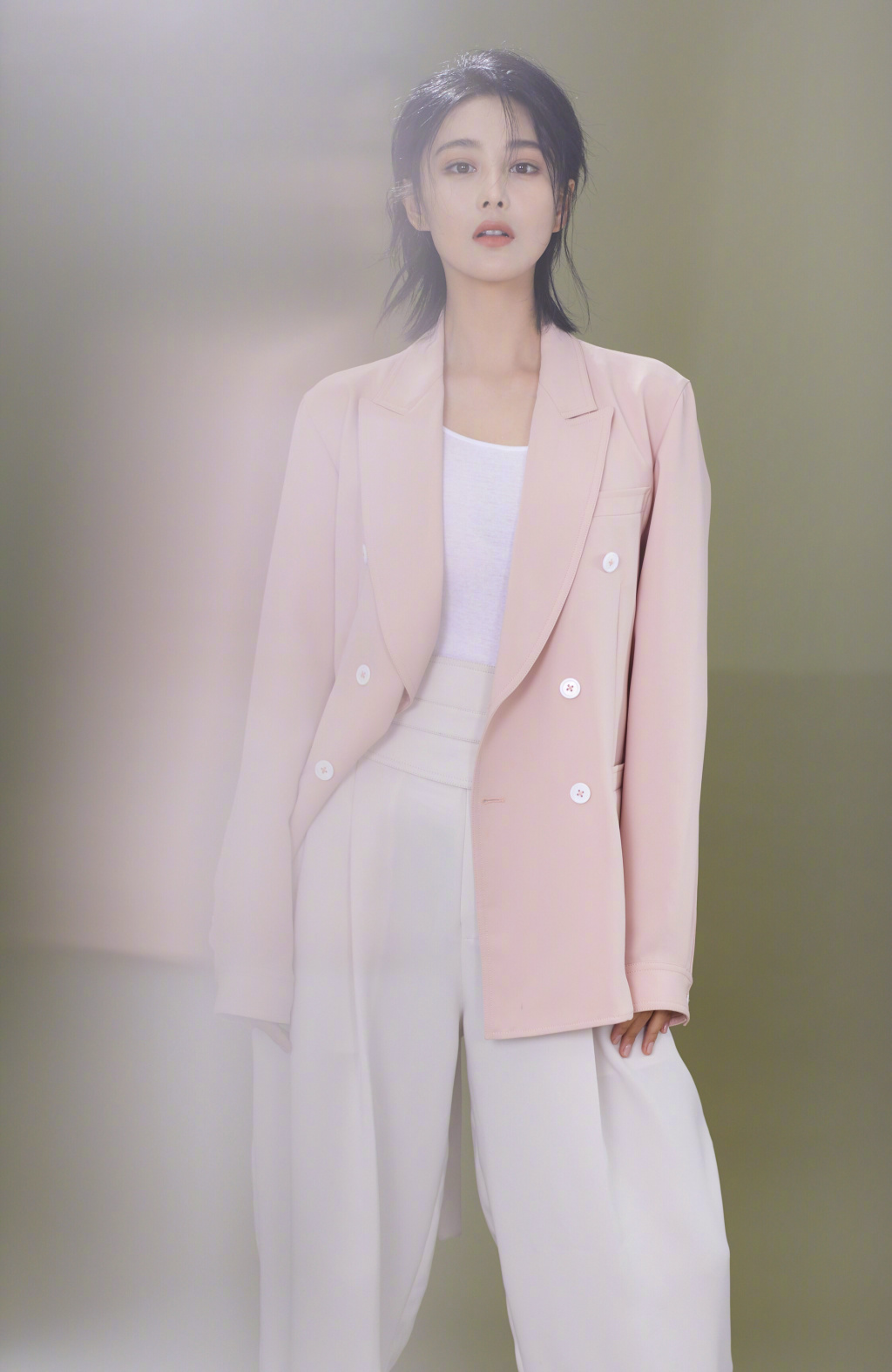 她被吐槽靠炒作绯闻上位,身材比柳岩还好,性感火辣成万人迷!