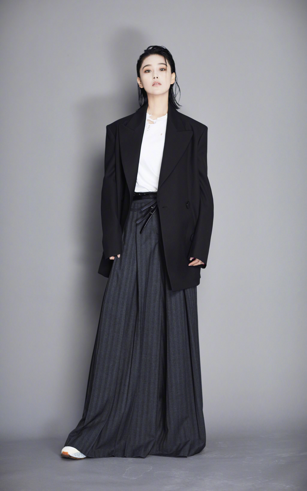 她被吐槽靠炒作绯闻上位,身材比柳岩还好,性感火辣成万人迷!