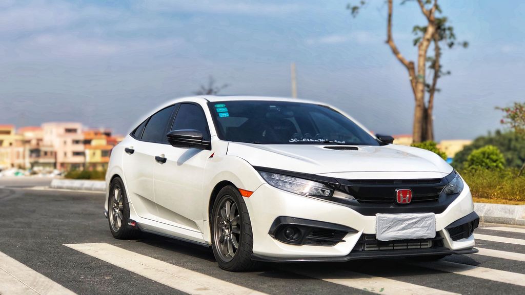 270马力的走街本田十代思域,即踩即有的动力才是车主的最爱!