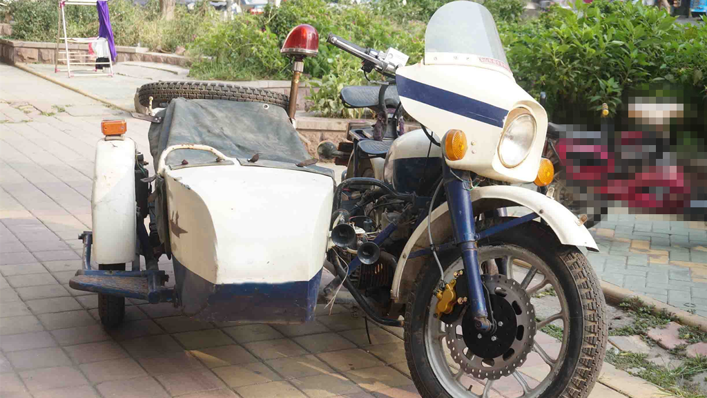 进店实拍新款大排量警用挎子