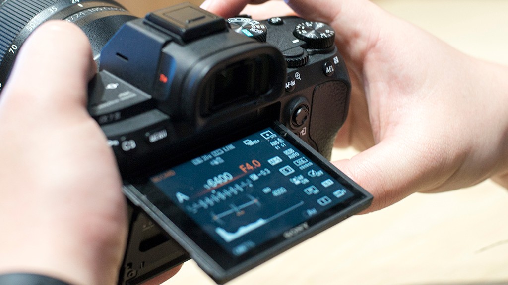 可翻折触摸屏.a7iii的屏幕和取景器没有a7r3高级. 机身后背是所料