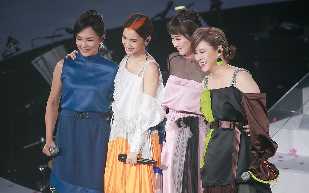 4 in love时隔16年再合体 杨丞琳与姐妹合体演唱感动落泪