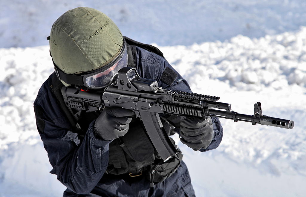 它的出现有效解决了ak-47突击步枪射击精度不高的缺陷