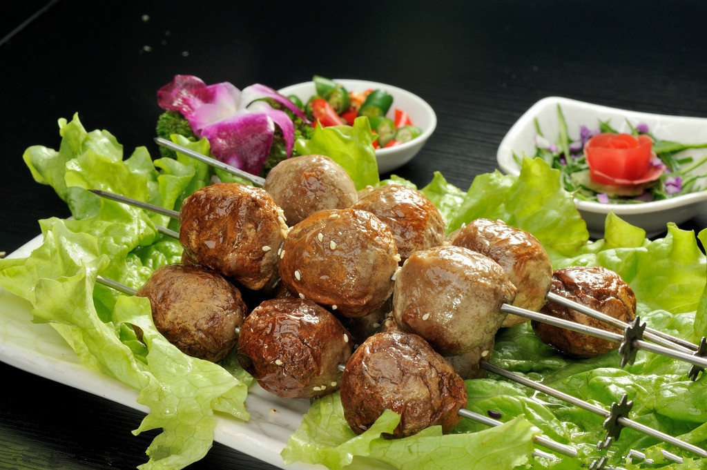 还记得当年在《食神》里火的一塌糊涂的撒尿牛丸吗?