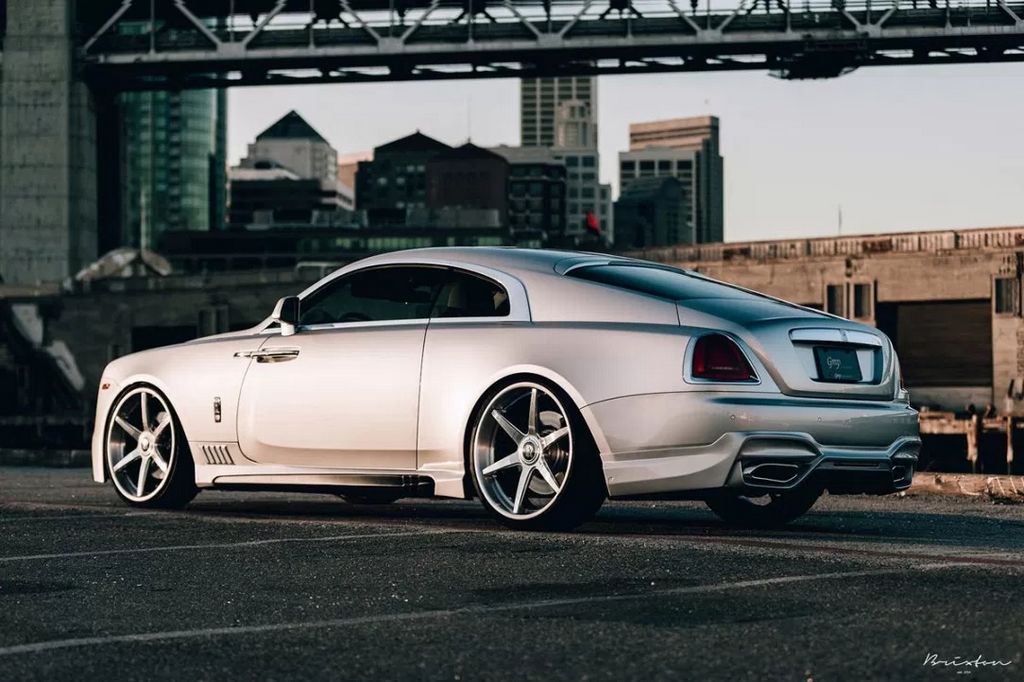 劳斯莱斯竟然也可以改装,这辆魅影真是不一样的霸气!