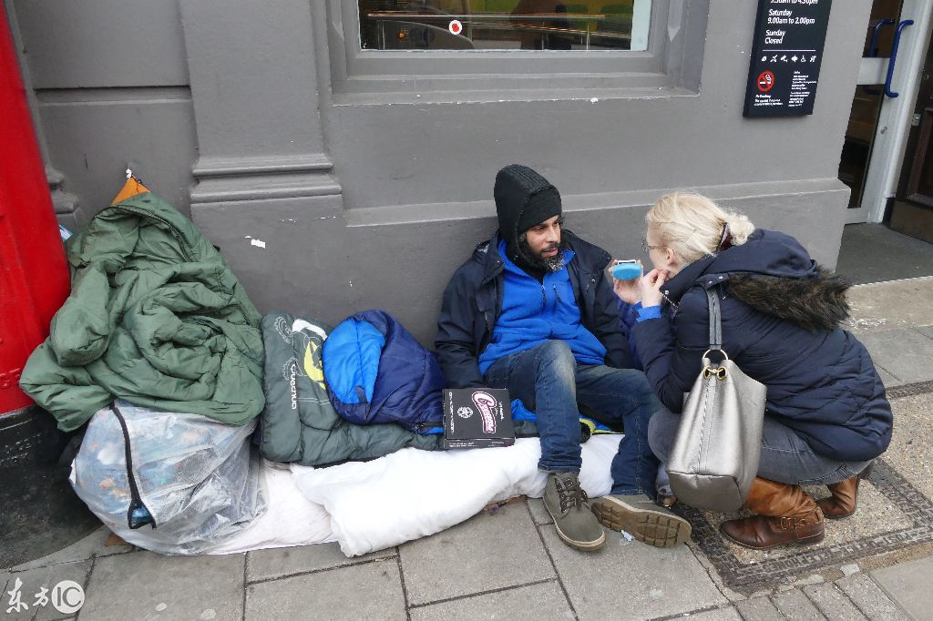 大英帝国街头的流浪者:生活在物质海洋中的孤岛上