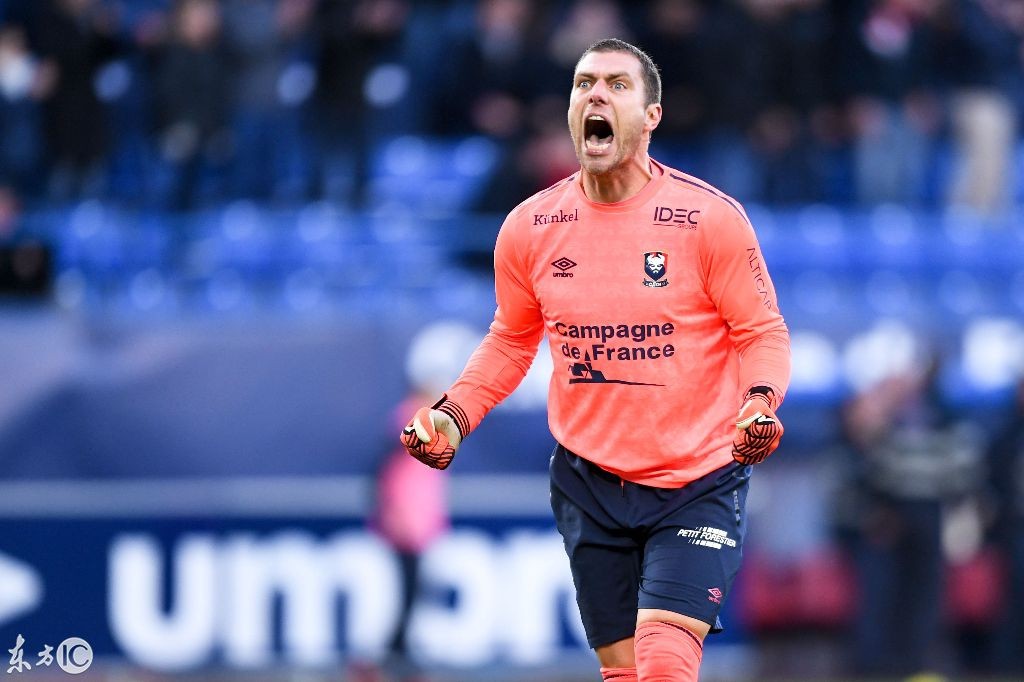 法国球员雷米怒不可遏.他大声地发出了自己愤怒的声音.