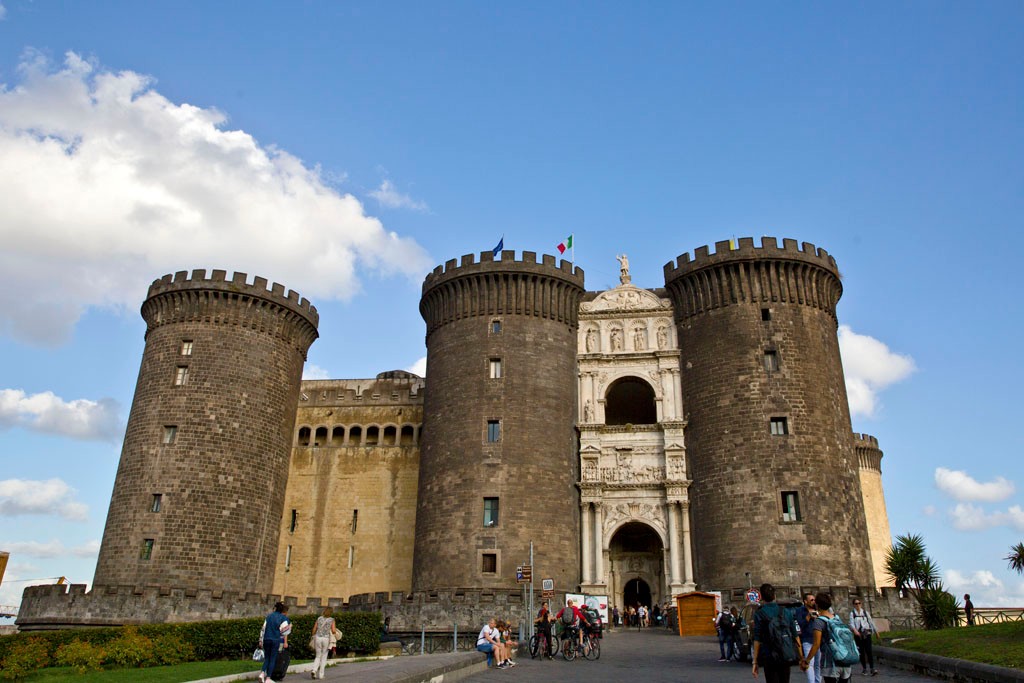 巴黎圣日耳曼冠军拿到手软!过去法国的29座冠军他们拿了22座