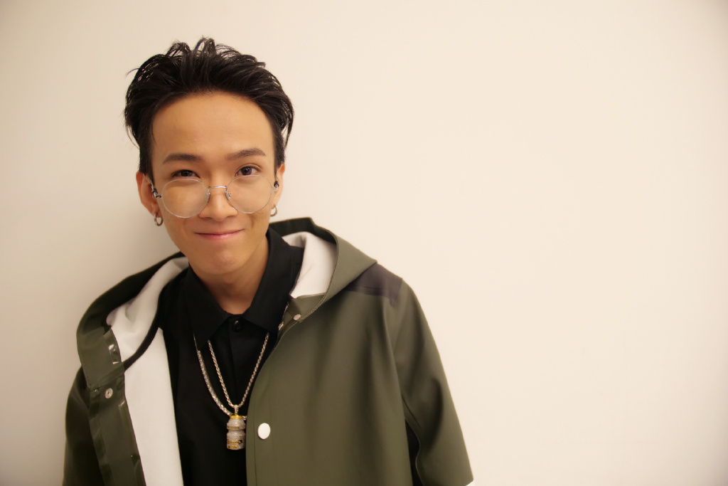 你的男孩tt换发型,拆脏辫换油头,网友:这发际线快赶上杨幂了