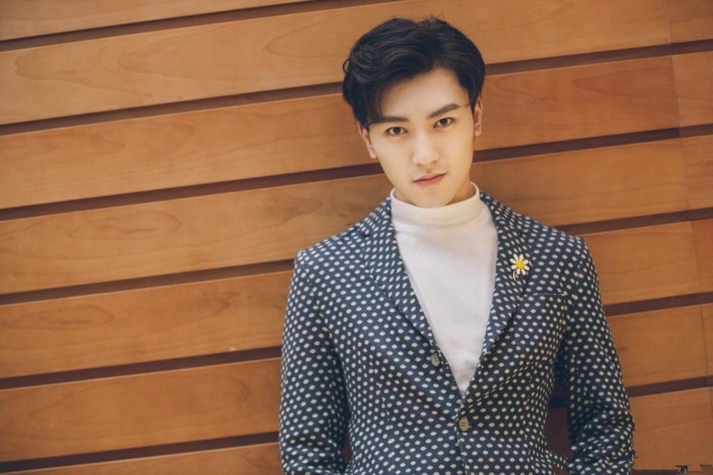 因为颜值太高, 帅的掉渣! 网友: 别骗我看新闻联播!