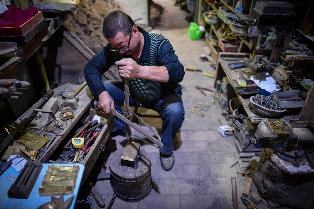 铸铜二十余载,从青年变成老大爷,铸铜匠老赵的最后一次开炉?