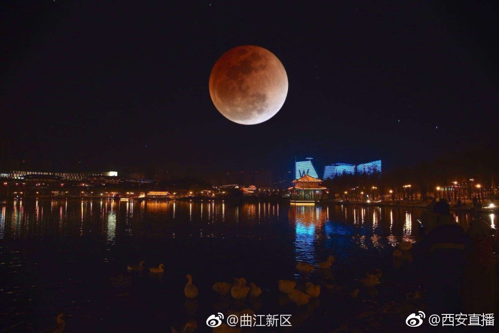 红月下的灯火长安城,美的不可方物[心]