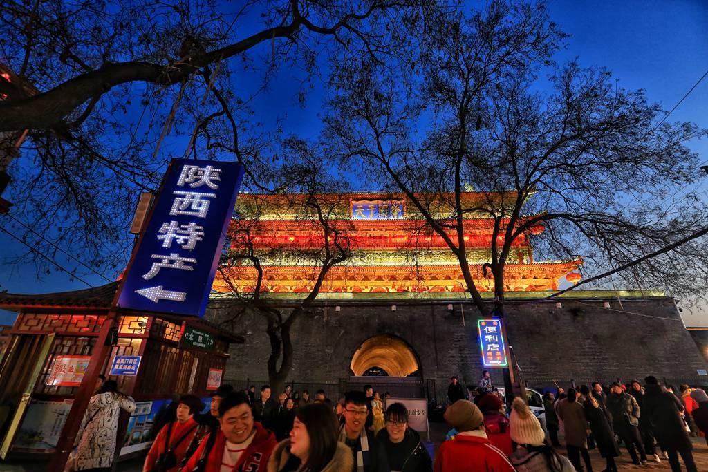 “西安年·最中国”小编遥指新年里“吃货的天堂”西安回民街|回民街|西安|天堂_新浪新闻