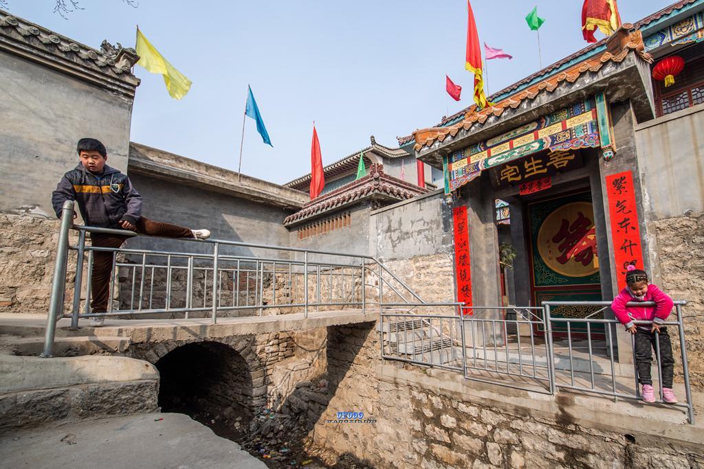 白王庄村子原来不大,据村里人说基本都住在一条沟里,所以要看古建筑就