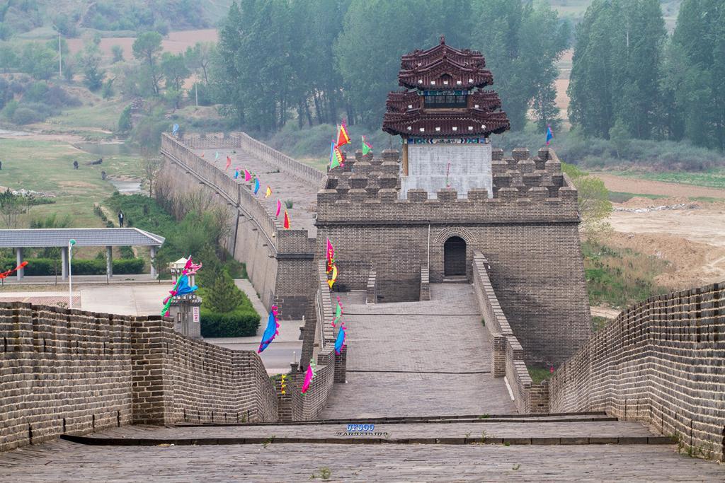 杀虎口关城是明嘉靖二十三年(公元1544年)土筑,万历二年(公元1574年)