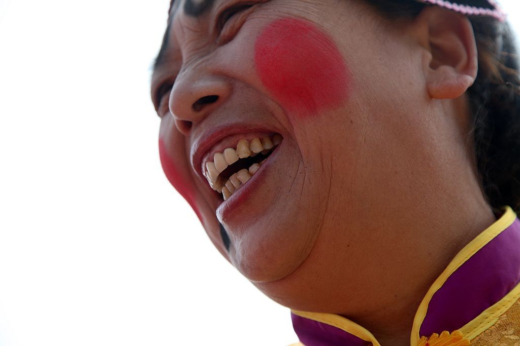 这里农村正月十五后漂亮婆姨们才出来闹社火,看看她们都玩些啥