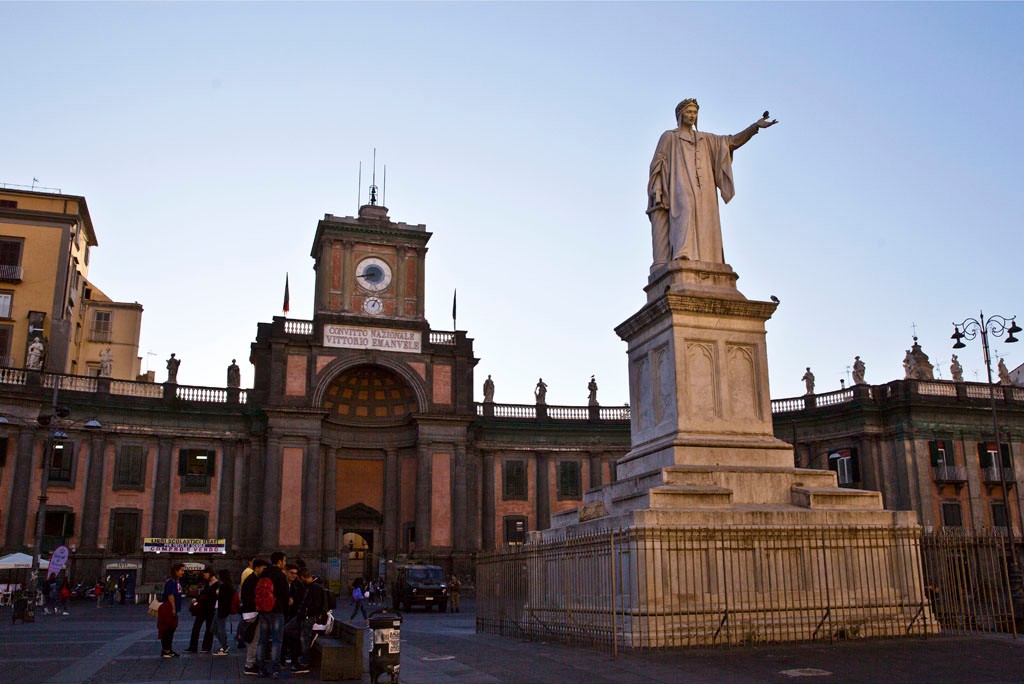 这个广场的特色走自己的路让别人去说吧