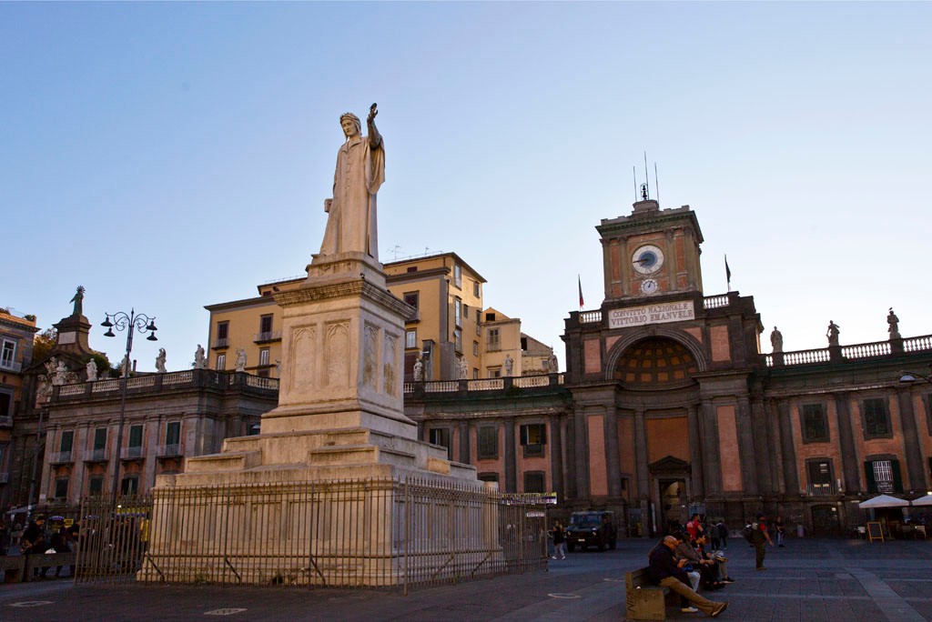 这个广场的特色走自己的路让别人去说吧