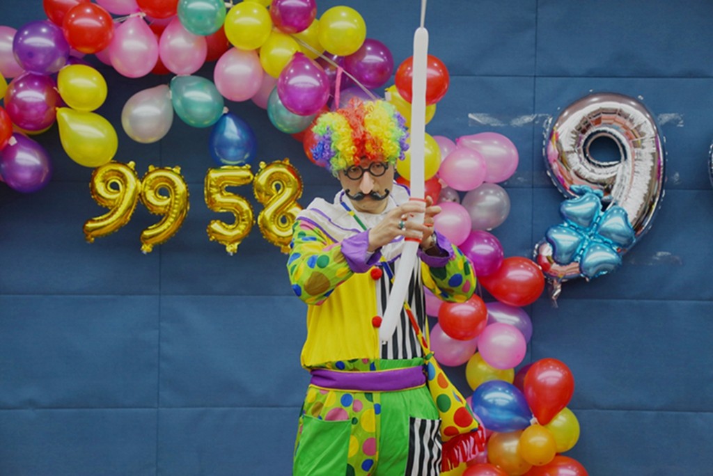 血液病儿童别样"春晚":小丑进病房专门表演给一个孩子看