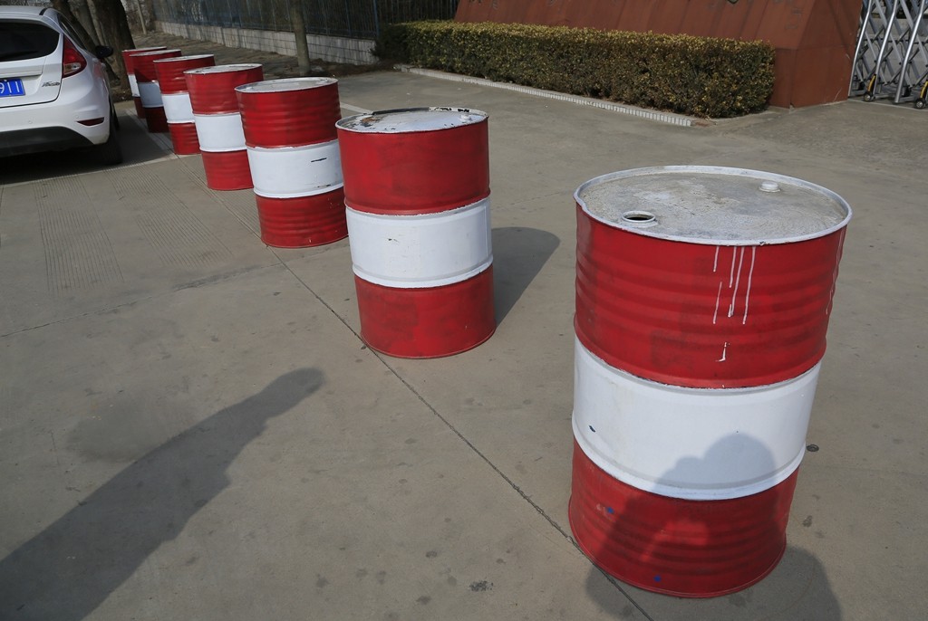 废弃油桶变身门卫校园门前站岗小编真的为这个创意点赞