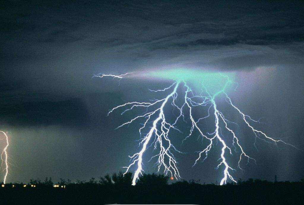 民间异闻:龙从天上掉入村民家里,三日后下大雨破空而去