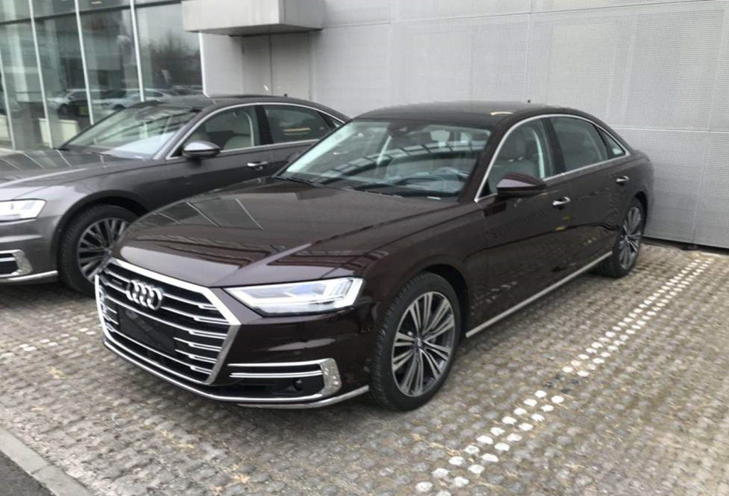 全新奥迪a8现身国内4s店,欲售95万起,这外形有些一言难尽