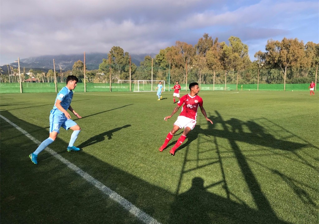 中国足球遭0比8惨案!苏宁输球又输人,球迷戏称