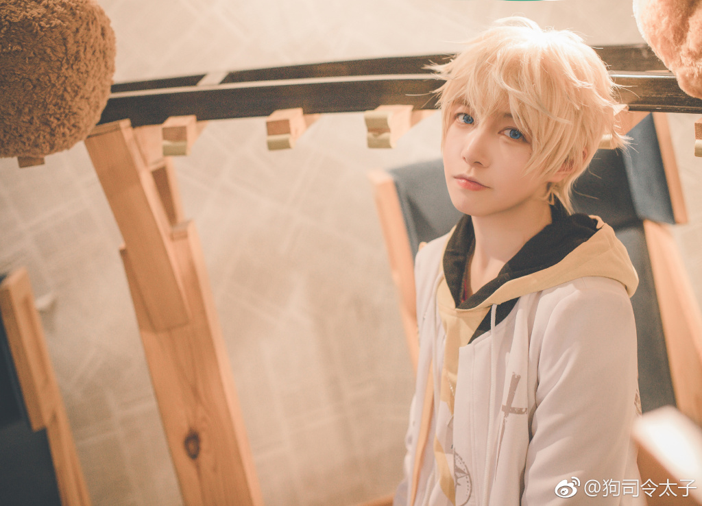 恋与制作人周棋洛cos美图哪张最好看?最后一张有点初恋的味道