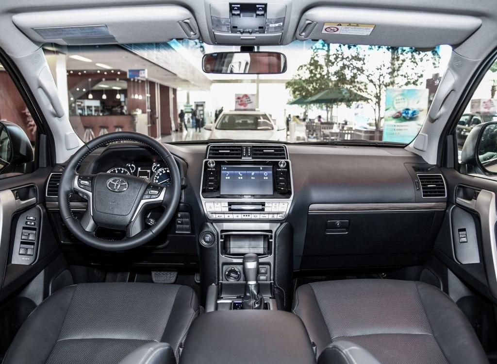 小伙花70万购买2018新款丰田霸道500km感叹3.5l就是陆地巡洋舰!