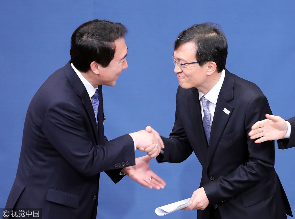 韩国新任青瓦台发言人金义谦就职 召开首场记者会