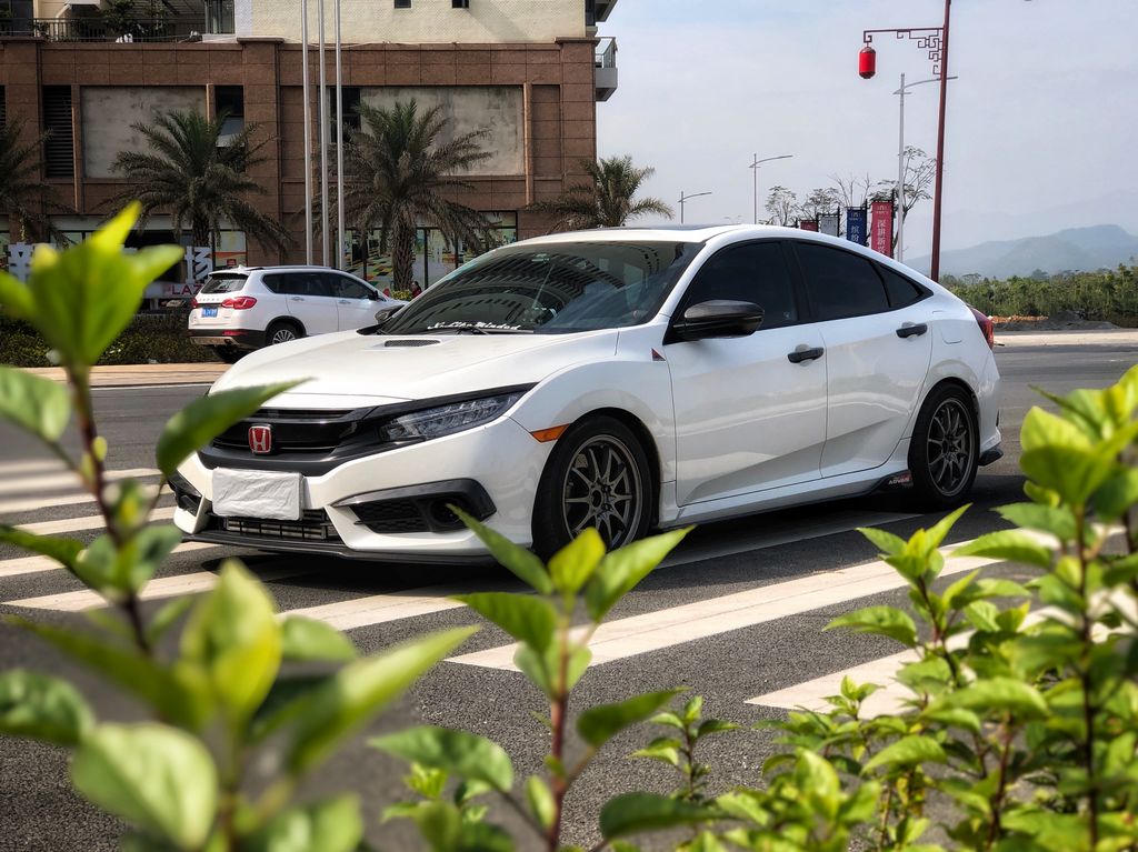 270马力的走街本田十代思域,即踩即有的动力才是车主的最爱!