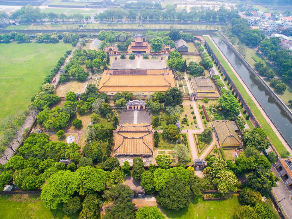 顺化皇城曾是越南阮氏的著名皇宫 四周还建有护城河
