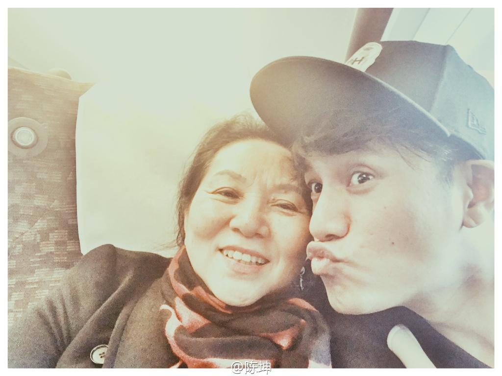 原来陈坤一家都是高颜值, 难怪儿子那么帅